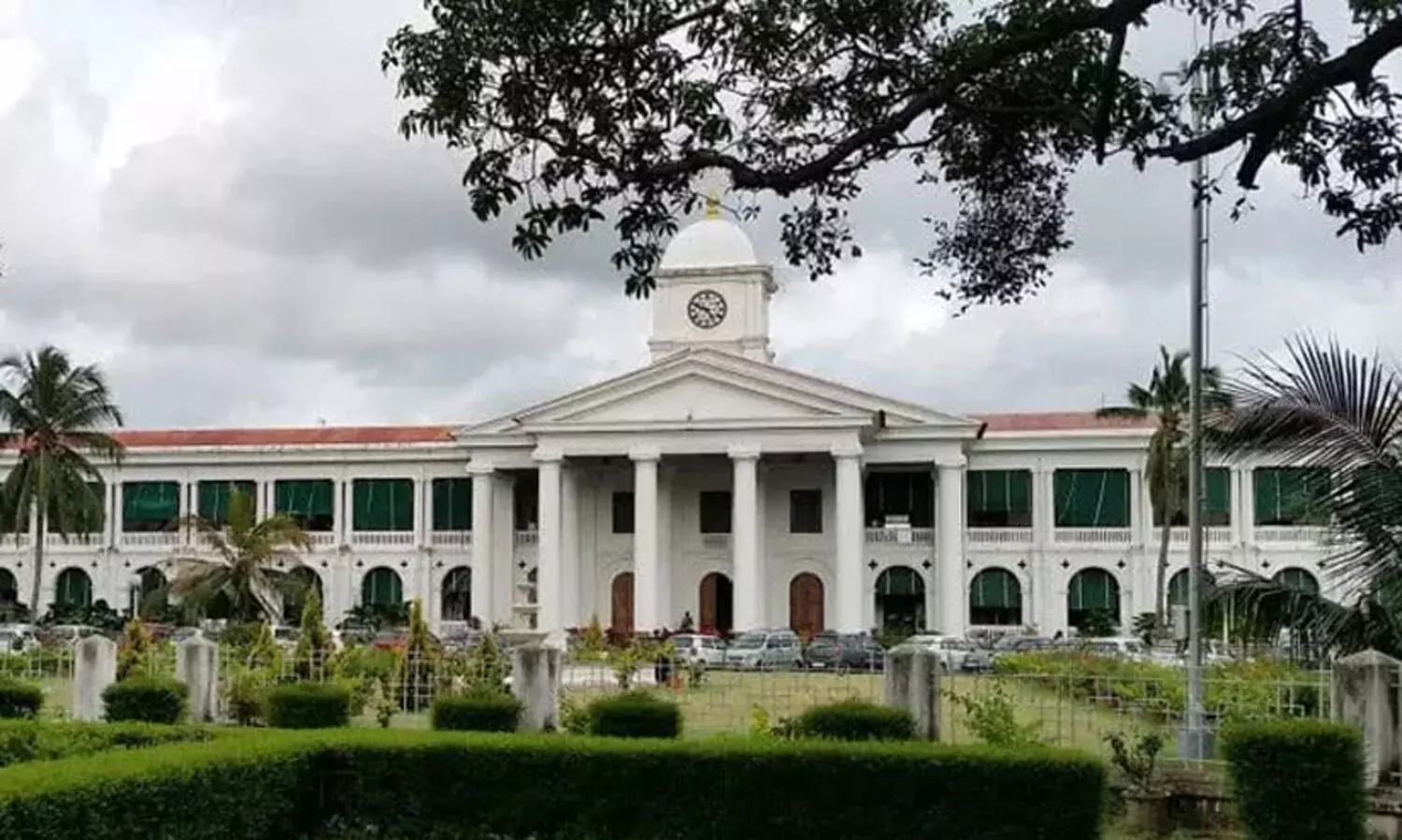 കലക്ടറേറ്റുകളിലും ഡയറക്ടറേറ്റുകളിലും ജനുവരി ഒന്നു മുതൽ ബയോമെട്രിക് പഞ്ചിങ്​