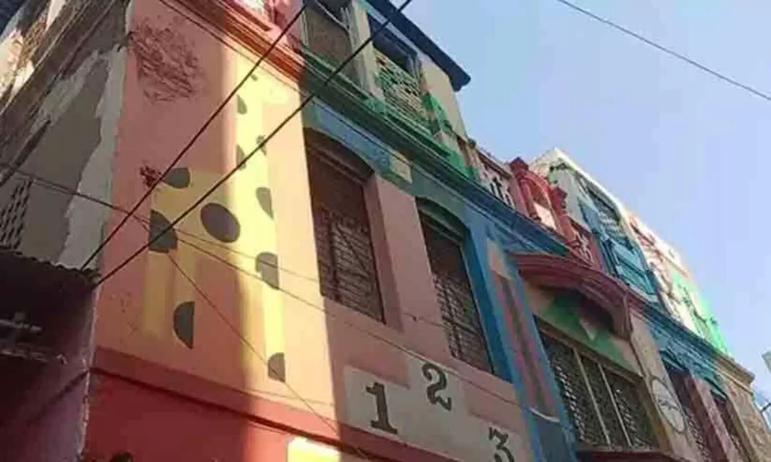 അഞ്ചാംക്ലാസ് വിദ്യാർഥിനിയെ അധ്യാപിക ബാൽകണിയിൽ നിന്ന് തള്ളിയിട്ടു; കുട്ടി ഗുരുതരാവസ്ഥയിൽ