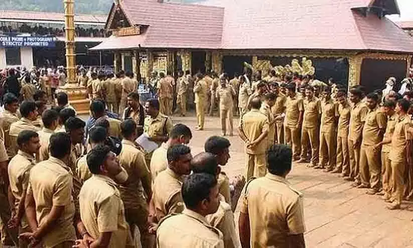 ശബരിമലയിൽ ഇടഞ്ഞ് പൊലീസും ദേവസ്വം ബോർഡും ശബരിമലയിൽ ഇടഞ്ഞ് പൊലീസും ദേവസ്വം ബോർഡും