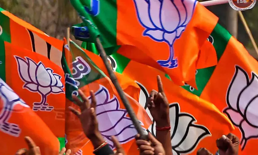 കരീംനഗറിനെ കരി നഗറാക്കി പത്രങ്ങളിൽ ബി.ജെ.പിയുടെ പരസ്യം കരീംനഗറിനെ കരി നഗറാക്കി പത്രങ്ങളിൽ ബി.ജെ.പിയുടെ പരസ്യം