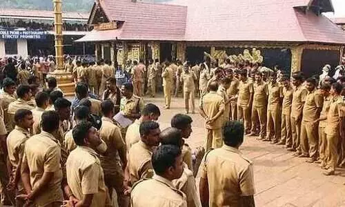 ശബരിമലയിൽ ഇടഞ്ഞ് പൊലീസും ദേവസ്വം ബോർഡും ശബരിമലയിൽ ഇടഞ്ഞ് പൊലീസും ദേവസ്വം ബോർഡും