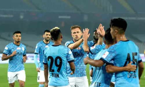 ഇ​ന്ത്യ​ൻ സൂ​പ്പ​ർ ലീ​ഗി​ൽ പോ​യ​ന്റ് പ​ട്ടി​ക​യി​ൽ ഒ​ന്നാ​മ​തെ​ത്തി മും​ബൈ സി​റ്റി എ​ഫ്.​സി