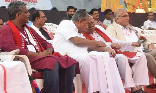 കേന്ദ്രം നടപ്പാക്കുന്നത് രണ്ട് നീതി -പിണറായി കേന്ദ്രം നടപ്പാക്കുന്നത് രണ്ട് നീതി -പിണറായി