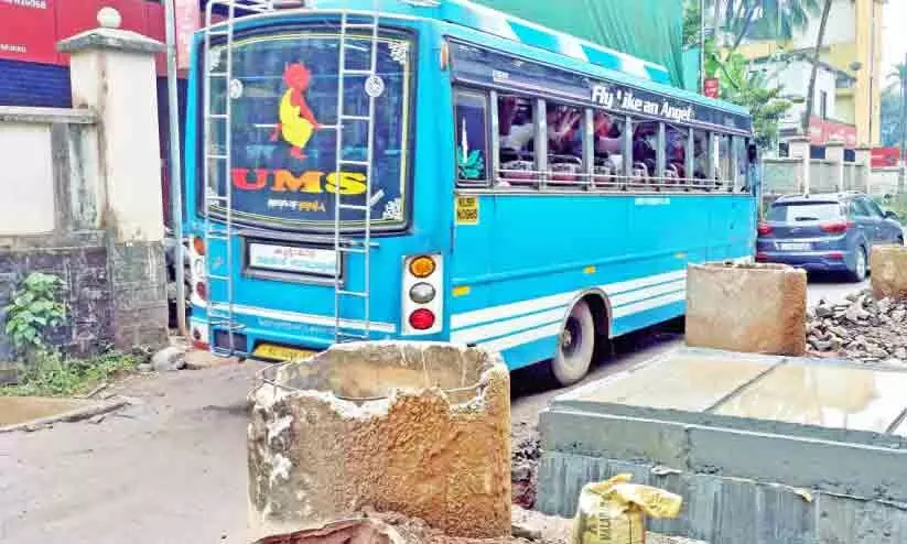 എസ്റ്റേറ്റ് മുക്ക് -കക്കയം റോഡിൽ കലുങ്ക് നിർമാണം ഇഴയുന്നു