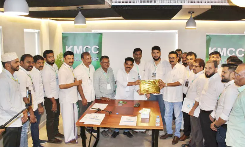 ചോ​ദി​ച്ചും പ​റ​ഞ്ഞും;  ദി ​റൂ​ട്ട് ഷാ​ഫി ചാ​ലി​യം മു​ഖ്യ പ്ര​ഭാ​ഷ​ണം ന​ട​ത്തി