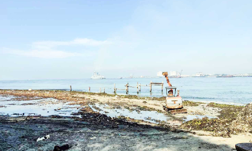 മാലിന്യം നിറഞ്ഞ ഫോർട്ട്കൊച്ചി കടപ്പുറം മാലിന്യം നിറഞ്ഞ ഫോർട്ട്കൊച്ചി കടപ്പുറം