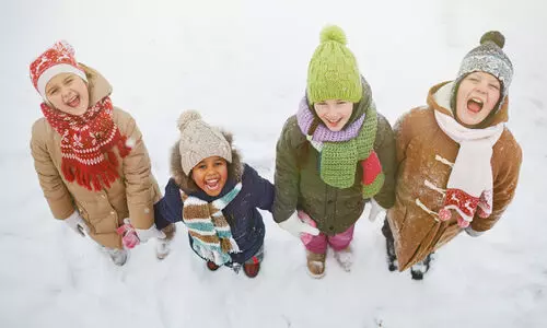 ശൈ​ത്യ​കാ​ല അ​വ​ധി; കു​ട്ടി​ക​ളു​ടെ മേ​ൽ ക​ണ്ണു​ണ്ടാ​വ​ണം