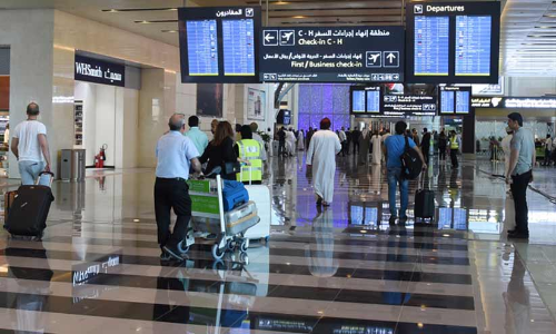 ഇ-​ഗേ​റ്റ്​ ത​ക​രാ​ർ മ​സ്ക​ത്ത്​ വി​മാ​ന​ത്താ​വ​ള​ത്തി​ൽ വ​ല​ഞ്ഞ്​ യാ​ത്ര​ക്കാ​ർ