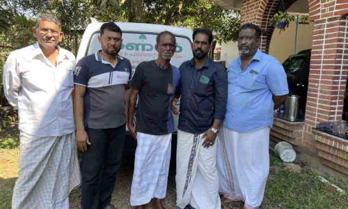 ക​ള്ള​നാ​ണെ​ന്ന് ക​രു​തി നാ​ട്ടു​കാ​ർ പി​ടി​കൂ​ടി; ഒടുവിൽ സു​ര​ക്ഷി​ത​മാ​യി വീ​ട്ടി​ലെ​ത്തി​ച്ചു