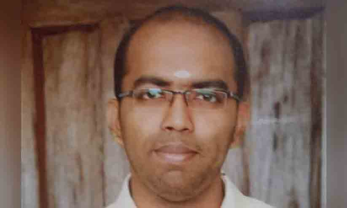 നെടുമ്പാശ്ശേരി കരിയാട് വളവിൽ കണ്ടെയ്നർ ലോറിയിടിച്ച് ബൈക്ക് യാത്രികൻ മരിച്ചു