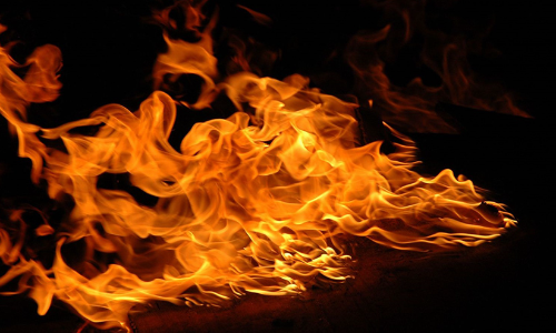 കൊട്ടാരക്കരയിൽ ഭാര്യയെ പെട്രോൾ ഒഴിച്ച് കത്തിക്കാൻ ഭർത്താവിന്റെ ശ്രമം