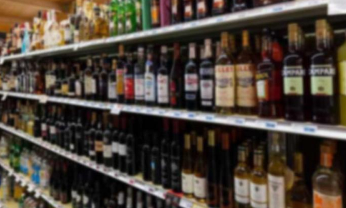 മദ്യവില വർധിപ്പിക്കുന്ന ബിൽ ഒപ്പിട്ടു; ഗവർണറെ മാറ്റുന്ന ബിൽ അയക്കാതെ സർക്കാർ