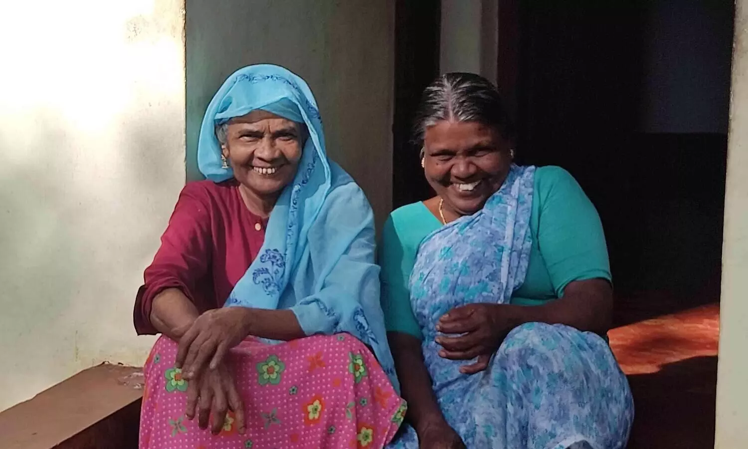 ദേവിക്ക് അന്തിയുറങ്ങാൻ വീടില്ല; അഭയം നൽകി ഫാത്തിമ