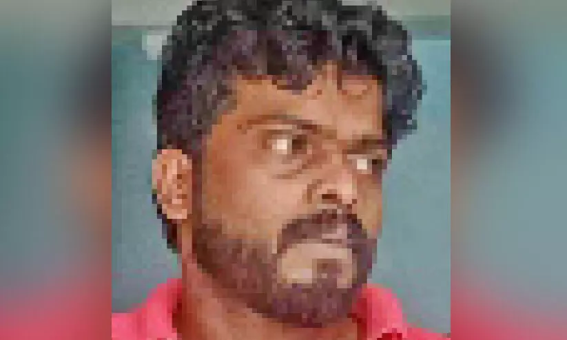 വീട്ടിൽ സൂക്ഷിച്ച കഞ്ചാവുമായി യുവാവ് അറസ്റ്റിൽ വീട്ടിൽ സൂക്ഷിച്ച കഞ്ചാവുമായി യുവാവ് അറസ്റ്റിൽ