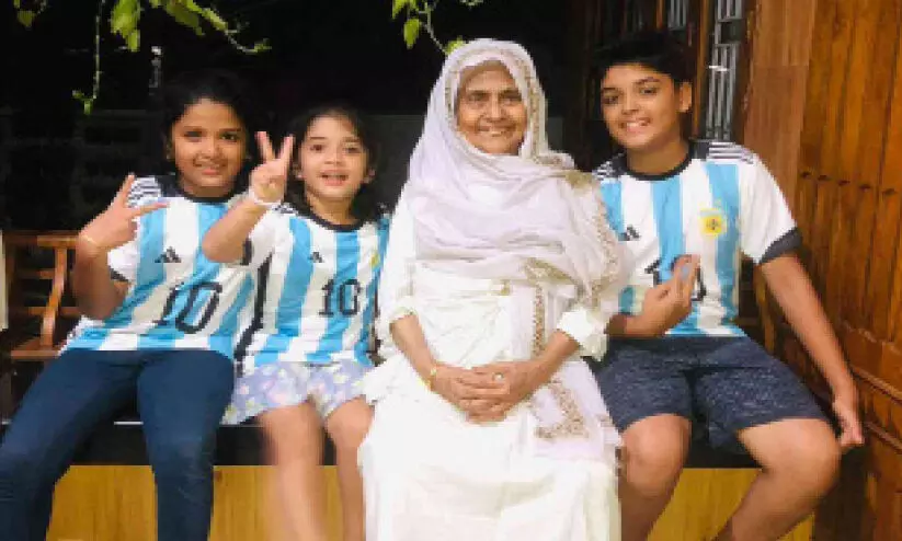 ഇവിടെയുണ്ട്, എൺപതുകാരിയായ ഒരു അർജന്റീനിയൻ ആരാധിക