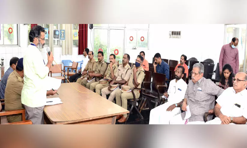 അനധികൃത മദ്യവിൽപന; പരിശോധന കർശനമാക്കാൻ ജനകീയ സമിതി നിർദേശം