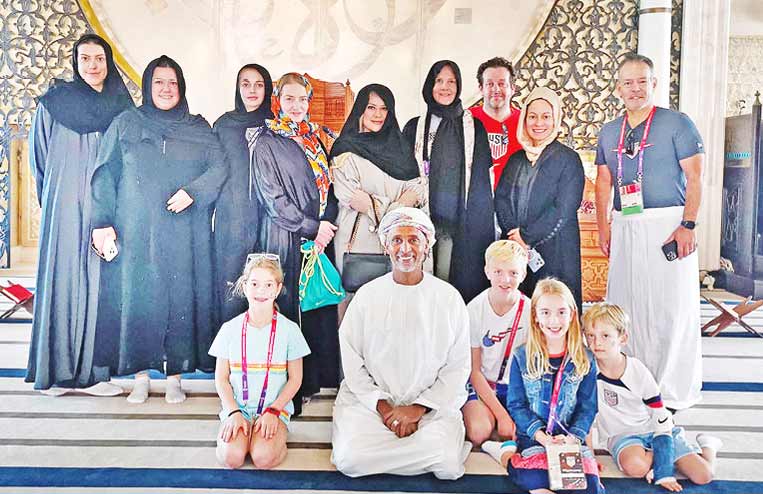 ലോകകപ്പ് ഫുട്ബാൾ: സമാധാന സന്ദേശം പകർന്ന് ഒമാനികൾ ലോകകപ്പ് ഫുട്ബാൾ: സമാധാന സന്ദേശം പകർന്ന് ഒമാനികൾ