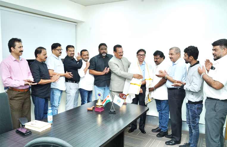 കെ.ഒ. ദേവസിക്ക് ലയണ്സ് ക്ലബ്ബിന്റെ യാത്രയയപ്പ് കെ.ഒ. ദേവസിക്ക് ലയണ്സ് ക്ലബ്ബിന്റെ യാത്രയയപ്പ്