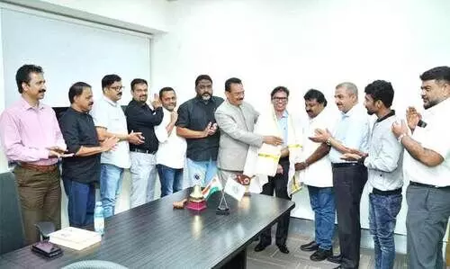 കെ.​ഒ. ദേ​വ​സി​ക്ക് ല​യ​ണ്‍സ് ക്ല​ബ്ബിന്റെ യാ​ത്ര​യ​യ​പ്പ്