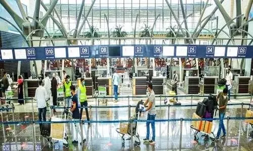 യു.​എ.​ഇ വി​സി​റ്റ് വി​സ പു​തു​ക്ക​ൽ; ഒ​മാ​നി​ലേ​ക്ക് സ​ന്ദ​ർ​ശ​ക​രു​ടെ ഒ​ഴു​ക്ക്​