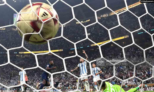 കളിയൻ എംബാപ്പെ; ഒപ്പത്തിനൊപ്പം