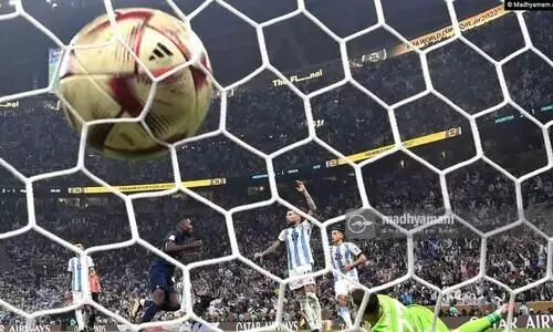 കളിയൻ എംബാപ്പെ; ഒപ്പത്തിനൊപ്പം കളിയൻ എംബാപ്പെ; ഒപ്പത്തിനൊപ്പം