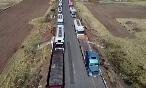 Peru-Bolivia border blocked by protesters