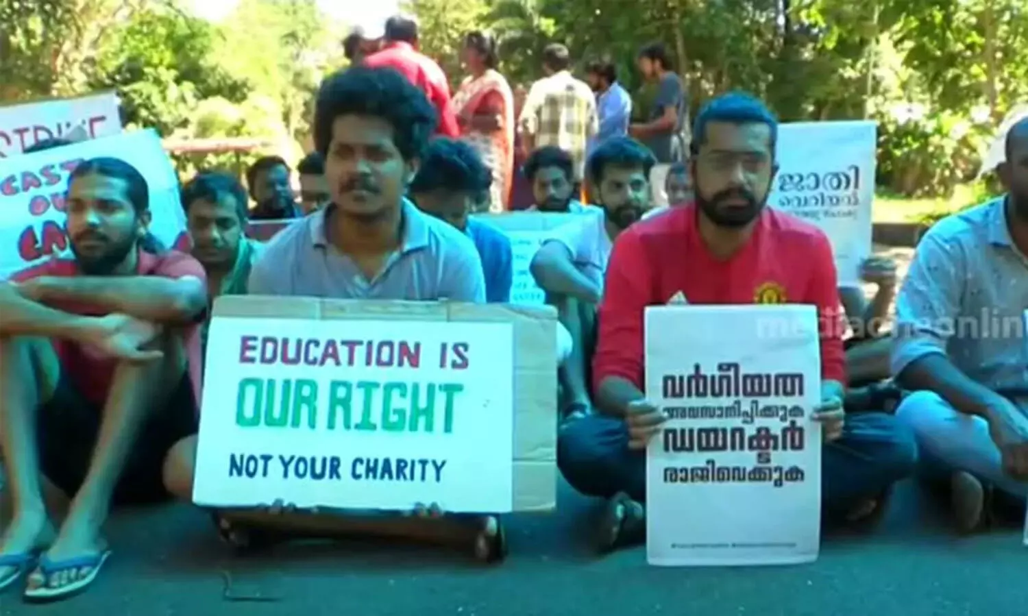 കെ.ആര്‍ നാരായണന്‍ ഫിലിം ഇന്‍സ്റ്റിറ്റ്യൂട്ടിലെ ഡയറക്ടര്‍ ശങ്കര്‍ മോഹനെ പുറത്താക്കണമെന്ന് എസ്.ഡി.പി.ഐ