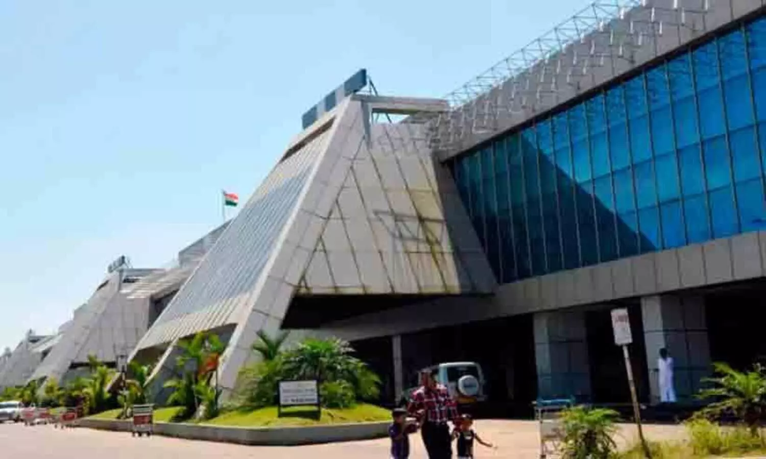 കരിപ്പൂർ ഭൂമി കൈമാറ്റം: മൗനം തുടർന്ന് സർക്കാർ