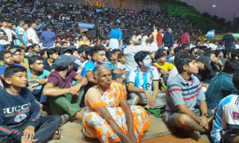 ലോകകപ്പ് ഫൈനൽ; ഫറോക്കിലെ സോക്കർ കാർണിവലിൽ കളികാണാനെത്തിയത് ആയിരങ്ങൾ