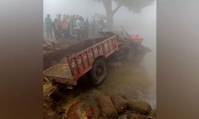 കനത്ത മൂടൽ മഞ്ഞ്; യു.പിയിൽ ട്രാക്ടർ മറിഞ്ഞ് രണ്ടുപേർക്ക് ദാരുണാന്ത്യം