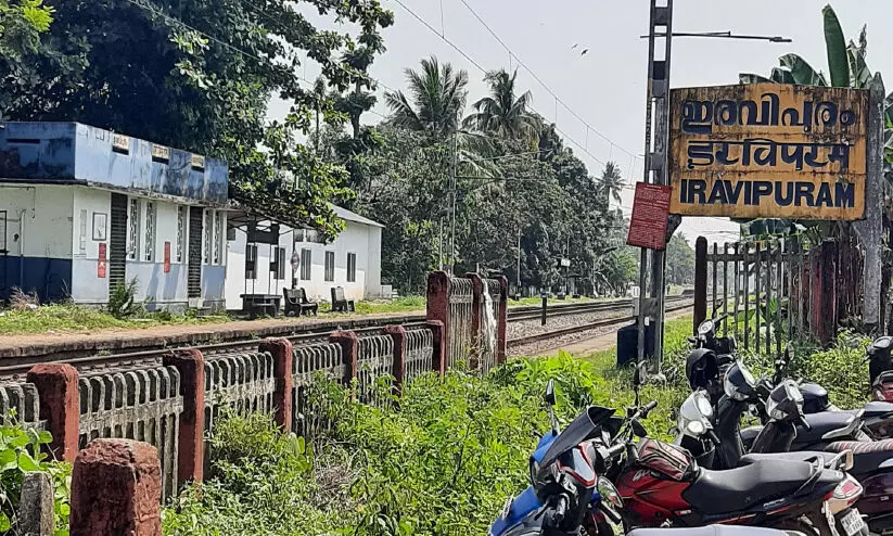അവഗണനയുടെ പാളത്തിൽ ഇരവിപുരം റെയിൽവേ സ്റ്റേഷൻ