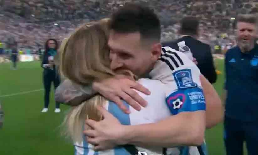 മെസ്സിക്ക് മാതാവിന്റെ സ്നേഹാശ്ലേഷം; വിഡിയോ ഏറ്റെടുത്ത് സമൂഹ മാധ്യമങ്ങൾ മെസ്സിക്ക് മാതാവിന്റെ സ്നേഹാശ്ലേഷം; വിഡിയോ ഏറ്റെടുത്ത് സമൂഹ മാധ്യമങ്ങൾ