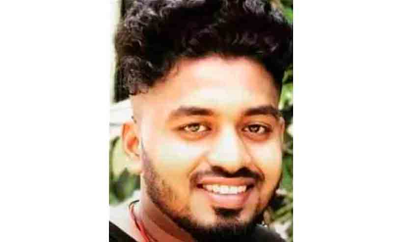 ബൈക്ക് വൈദ്യുതി തൂണിലിടിച്ച് യുവാവ് മരിച്ചു ബൈക്ക് വൈദ്യുതി തൂണിലിടിച്ച് യുവാവ് മരിച്ചു