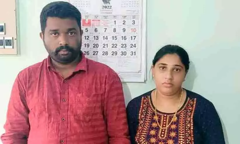 ജോലി വാഗ്ദാനം ചെയ്തു പണം തട്ടുന്ന ദമ്പതികൾ പൊലീസ് പിടിയിൽ ജോലി വാഗ്ദാനം ചെയ്തു പണം തട്ടുന്ന ദമ്പതികൾ പൊലീസ് പിടിയിൽ