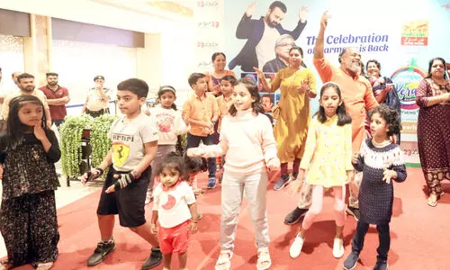 ചാക്കോച്ചനെ വിളിച്ച്​ ഒമാനി; പുഷ്അപ്​ അടിച്ച്​ ജയിച്ച്​ പാകിസ്താനി