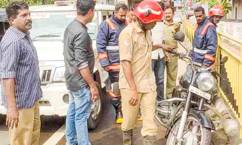 ദമ്പതികൾ സഞ്ചരിച്ച ബുള്ളറ്റിന് തീപിടിച്ചു