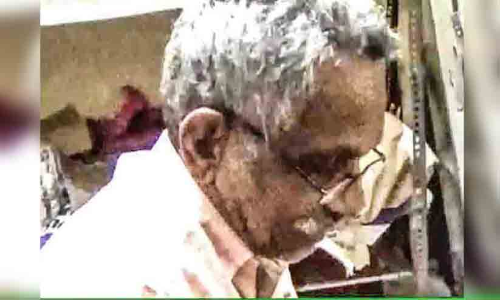 പുസ്തകങ്ങൾക്ക് കരവിരുതിന്‍റെ പുറംചട്ടയൊരുക്കി ശശിധരൻ