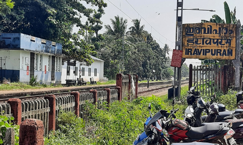 അവഗണനയുടെ പാളത്തിൽ ഇരവിപുരം റെയിൽവേ സ്റ്റേഷൻ