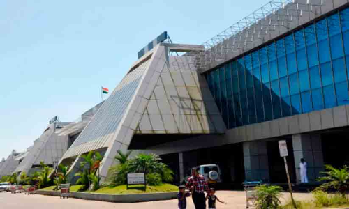 കരിപ്പൂർ ഭൂമി കൈമാറ്റം: മൗനം തുടർന്ന് സർക്കാർ