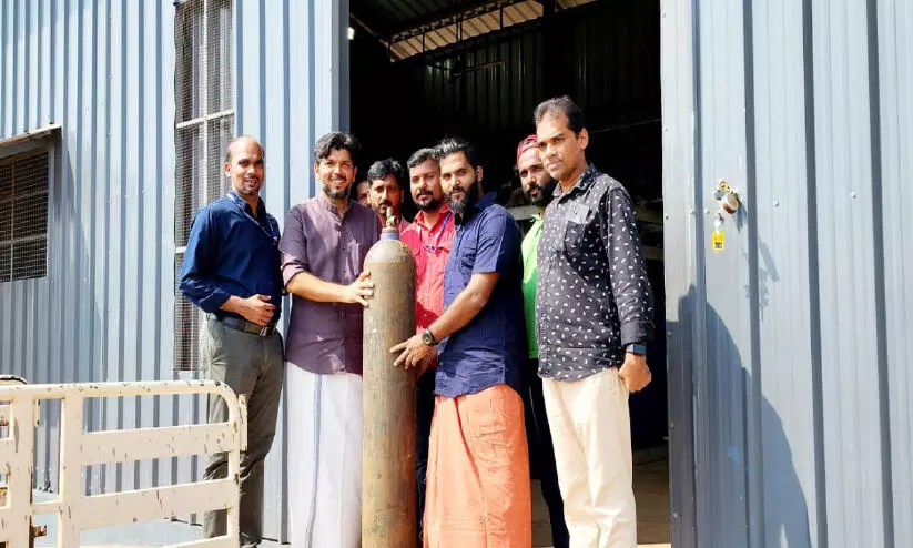 ചട്ടഞ്ചാല് ഓക്സിജന് പ്ലാന്റില് വിതരണം തുടങ്ങി ചട്ടഞ്ചാല് ഓക്സിജന് പ്ലാന്റില് വിതരണം തുടങ്ങി