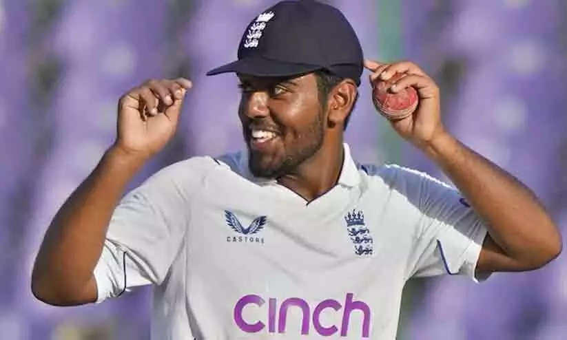 പാകിസ്താനിൽ പോയി അവരെ എറിഞ്ഞിട്ട് പാക് വംശജൻ; അരങ്ങേറ്റത്തിൽ അഞ്ച് വിക്കറ്റ് നേടുന്ന പ്രായം കുറഞ്ഞ താരമായി രഹാൻ അഹ്മദ്