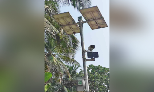 മി​ഴി തു​റ​ക്കു​ന്നി​ല്ല, മോ​ട്ടോ​ർ വാ​ഹ​ന വ​കു​പ്പ് കാ​മ​റ​ക​ൾ