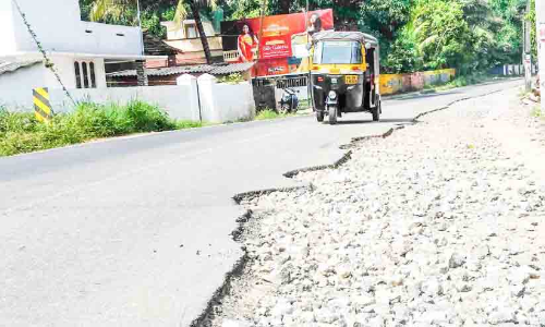 കായംകുളം-പത്തനാപുരം സംസ്ഥാനപാത; സുരക്ഷ ഒരുക്കാതെ പുനരുദ്ധാരണം
