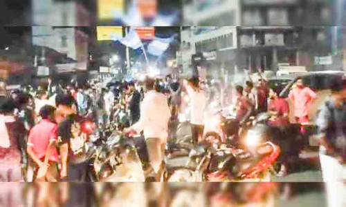 ഫുട്ബാൾ പ്രേമികൾ ഉറഞ്ഞുതുള്ളി; ലാത്തിവീശി പൊലീസ്