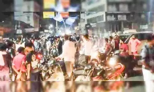 ഫുട്ബാൾ പ്രേമികൾ ഉറഞ്ഞുതുള്ളി; ലാത്തിവീശി പൊലീസ്