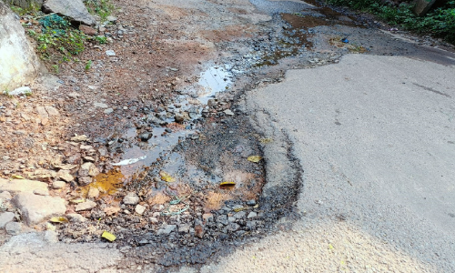 പൈപ്പ് പൊട്ടി കുടിവെള്ളം റോഡിൽ; രണ്ടുമാസം കഴിഞ്ഞിട്ടും നടപടിയില്ല