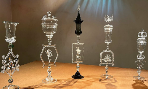 കരവിരുതിൽ കണ്ണാടി വിസ്മയങ്ങൾ തീർത്ത് ലെന്ഷിന്