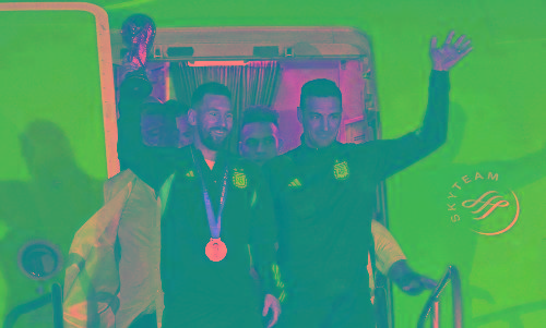 അർജന്റീനയിലെത്തി മെസ്സിപ്പട; നീലക്കടലായി തലസ്ഥാന നഗരം