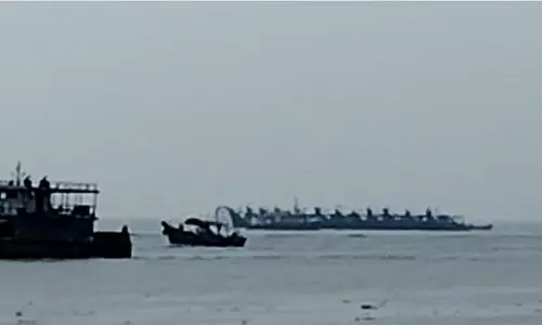 വൈപ്പിൻ ഹാർബറിൽ 12 വള്ളങ്ങൾ കെട്ട് പൊട്ടി കടലിലേക്ക് ഒഴുകി